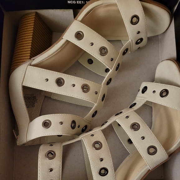 Vera wang booties - Picture 5 of 6